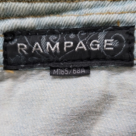 90'S Vintage RAMPAGE Cropped Jean Jacket with 3/4 Sleeves and Heart Buttons - Picture 4 of 7